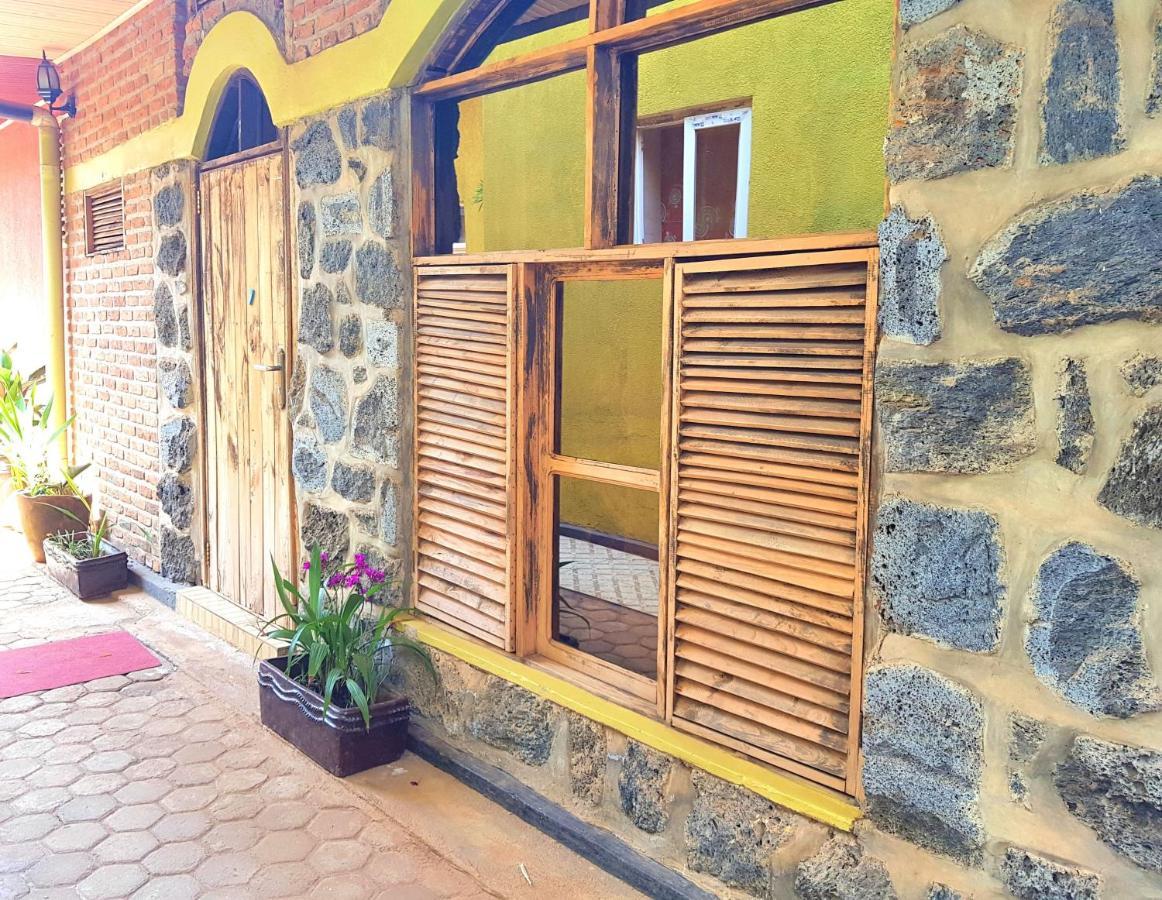 Yambi Guesthouse Kigali Esterno foto